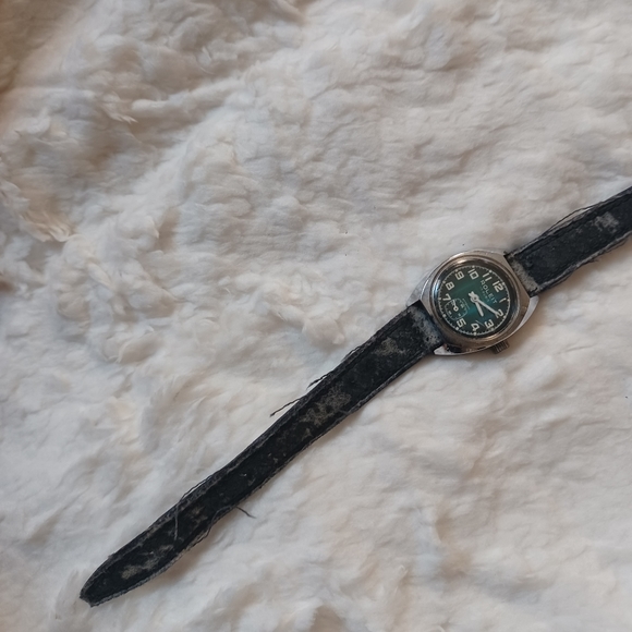 Roleit quartz Watch vintage black leather band gold tone stainless steel 17rubis - Picture 3 of 9